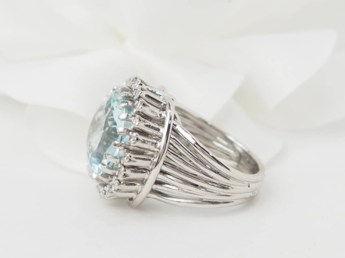 Bague importante en or blanc, platine, aigue marine et diamants - Castafiore