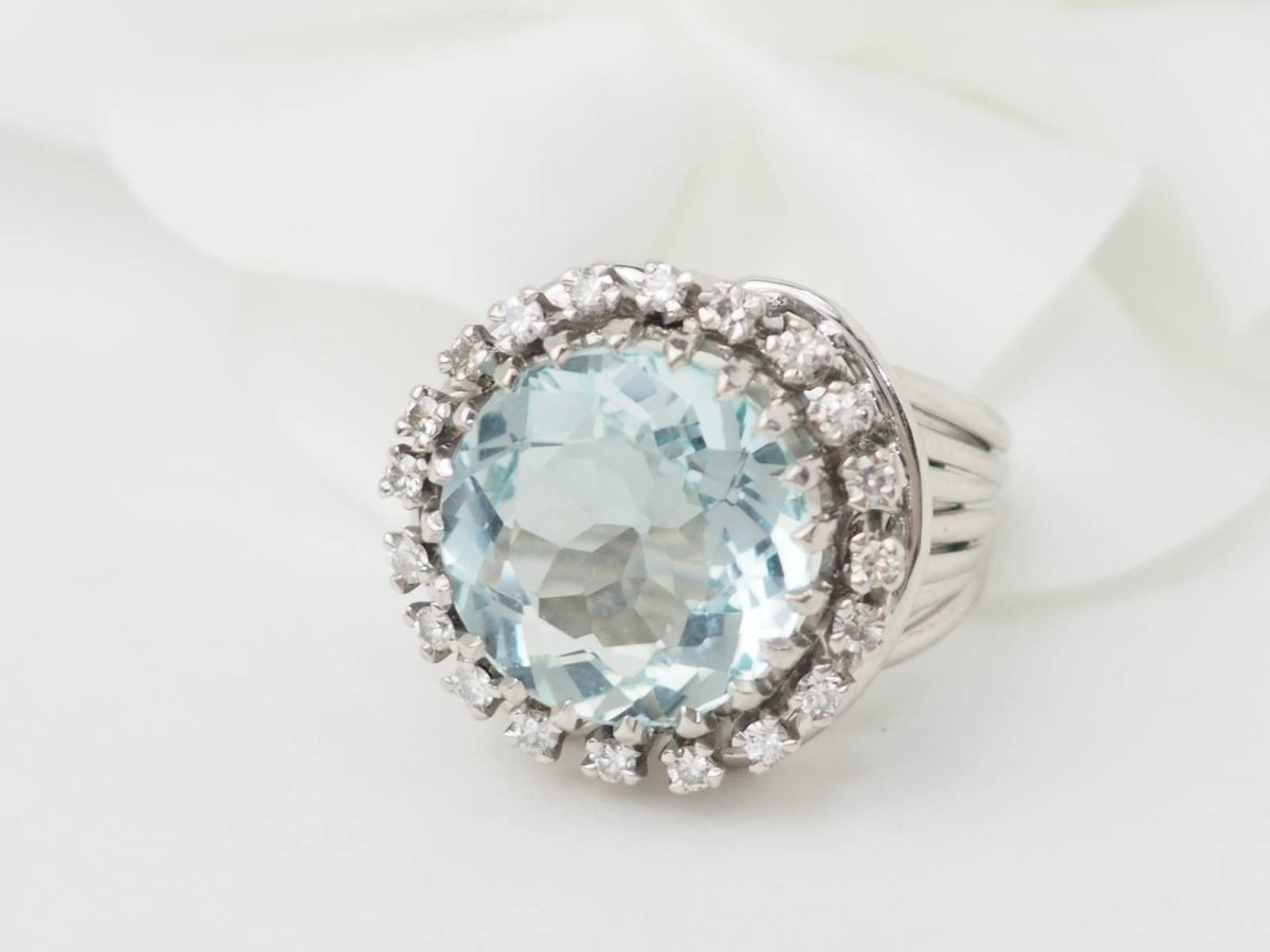 Bague importante en or blanc, platine, aigue marine et diamants - Castafiore