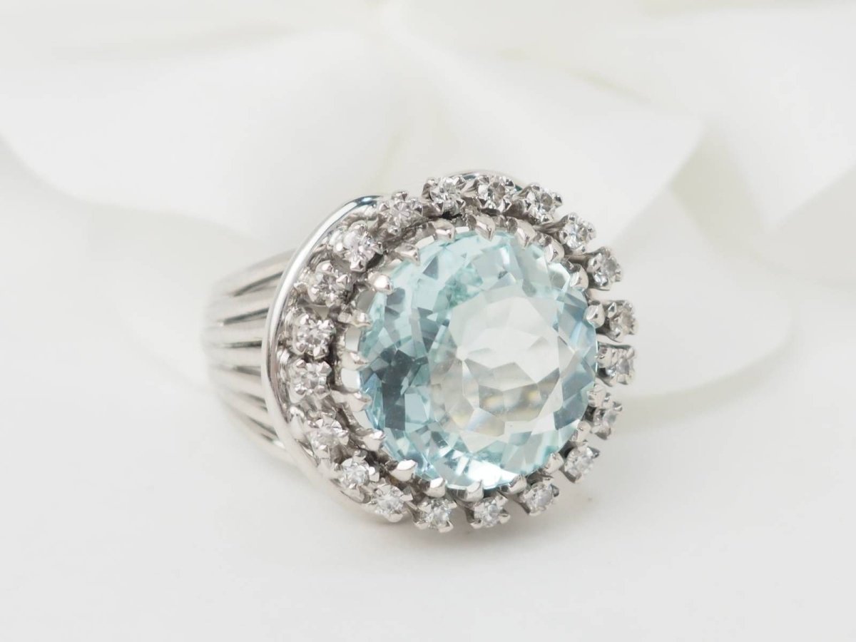 Bague importante en or blanc, platine, aigue marine et diamants - Castafiore