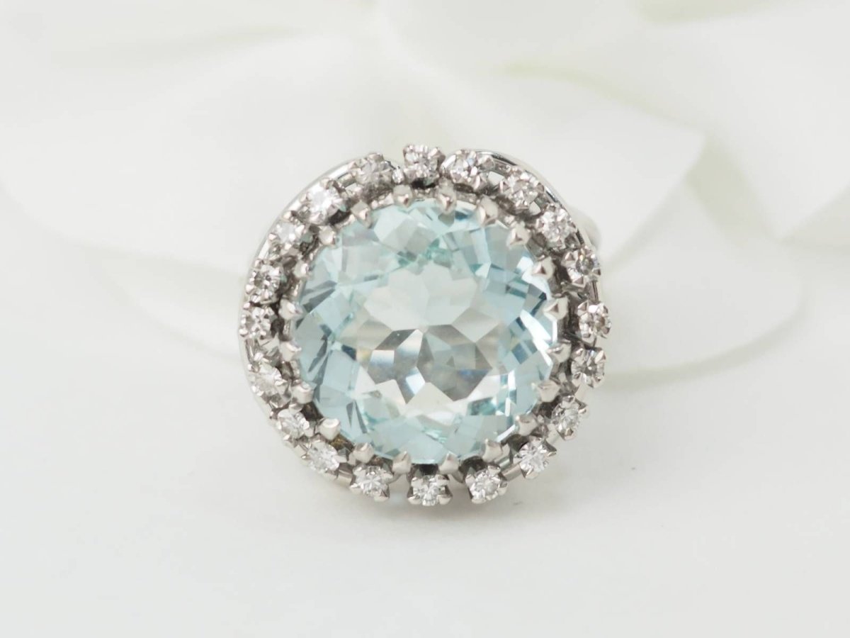 Bague importante en or blanc, platine, aigue marine et diamants - Castafiore