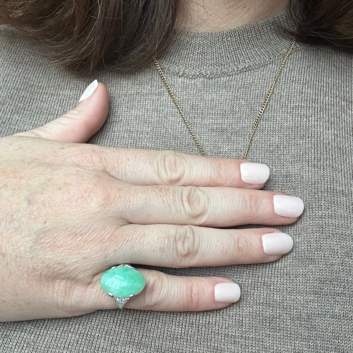 Bague jade ovale en platine et or gris avec jade et diamants - Castafiore