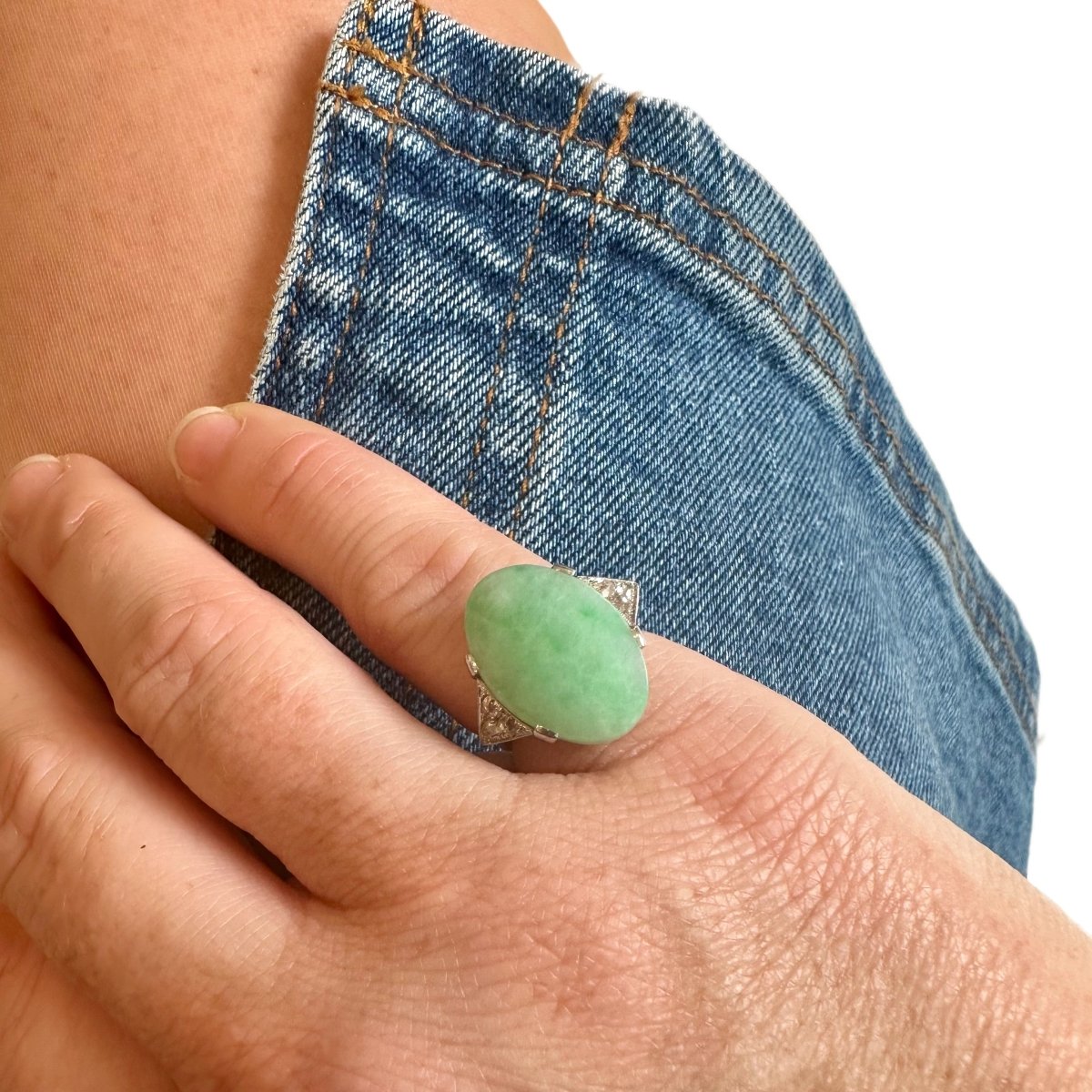 Bague jade ovale en platine et or gris avec jade et diamants - Castafiore