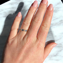 Bague Jarretière Belle Époque, Or 18 carats, Saphirs et Diamants Naturels - Castafiore