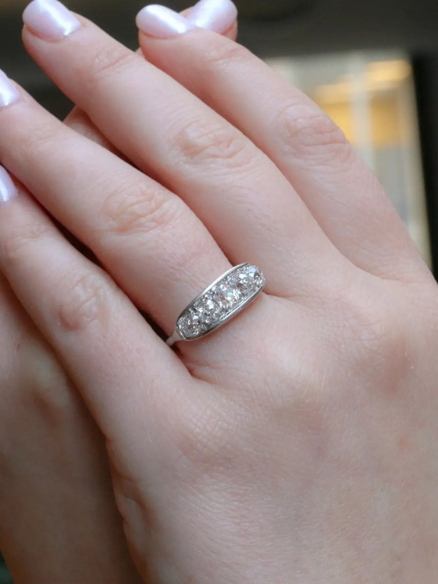 Bague jarretière Belle Epoque platine diamants taille ancienne - Castafiore