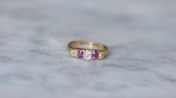 Bague Jarretière Diamants et Rubis sur Or jaune - Castafiore