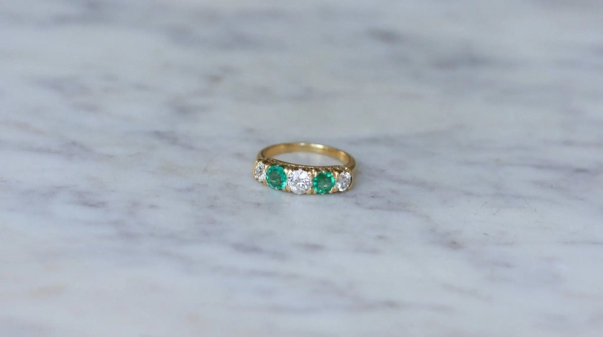 Bague Jarretière Emeraudes et Diamants Or Jaune - Castafiore