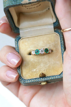 Bague Jarretière Emeraudes et Diamants Or Jaune - Castafiore