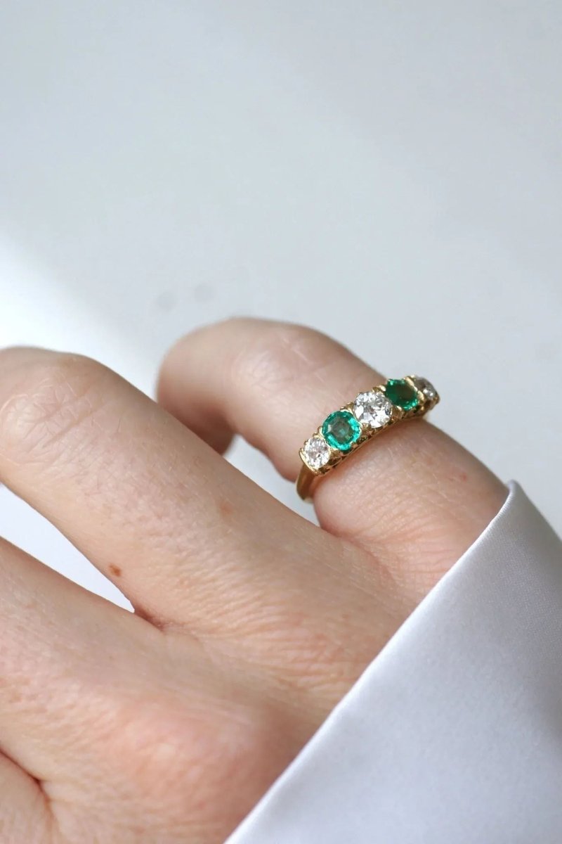 Bague Jarretière Emeraudes et Diamants Or Jaune - Castafiore