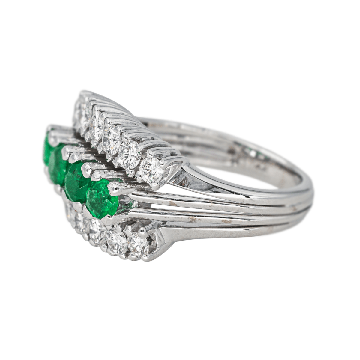 Bague Jarretière en or blanc, émeraudes et diamants - Castafiore