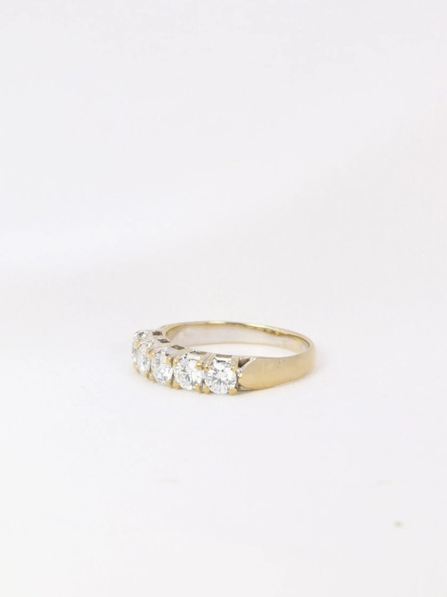 Bague jarretière en or blanc et diamants 0,75 ct - Castafiore