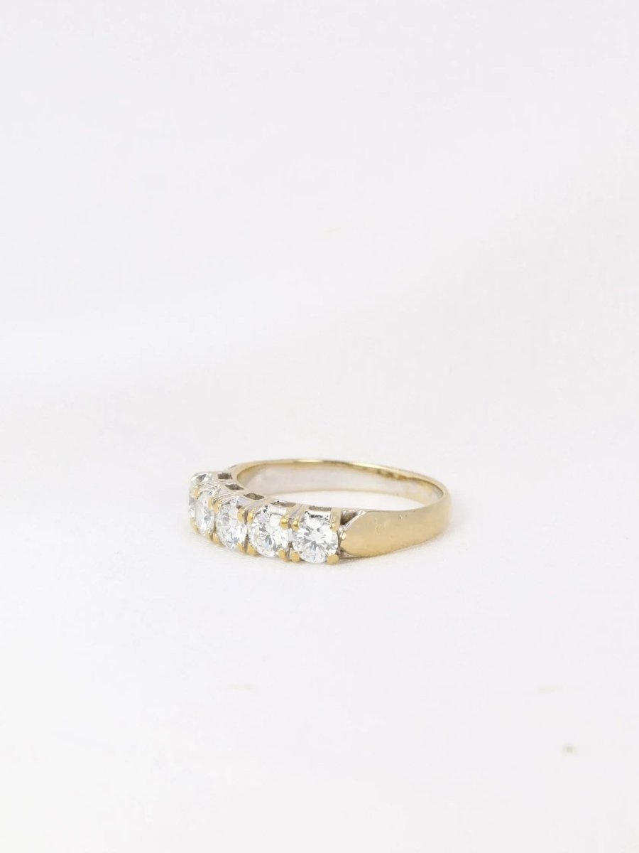 Bague jarretière en or blanc et diamants 0,75 ct - Castafiore