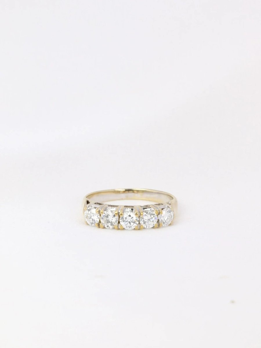 Bague jarretière en or blanc et diamants 0,75 ct - Castafiore