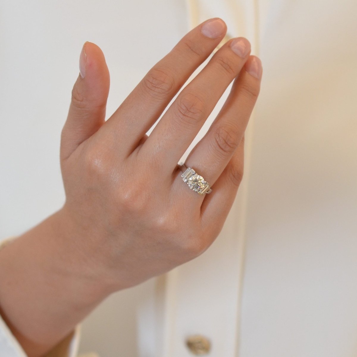 Bague Jarretière en or blanc et diamants - Castafiore