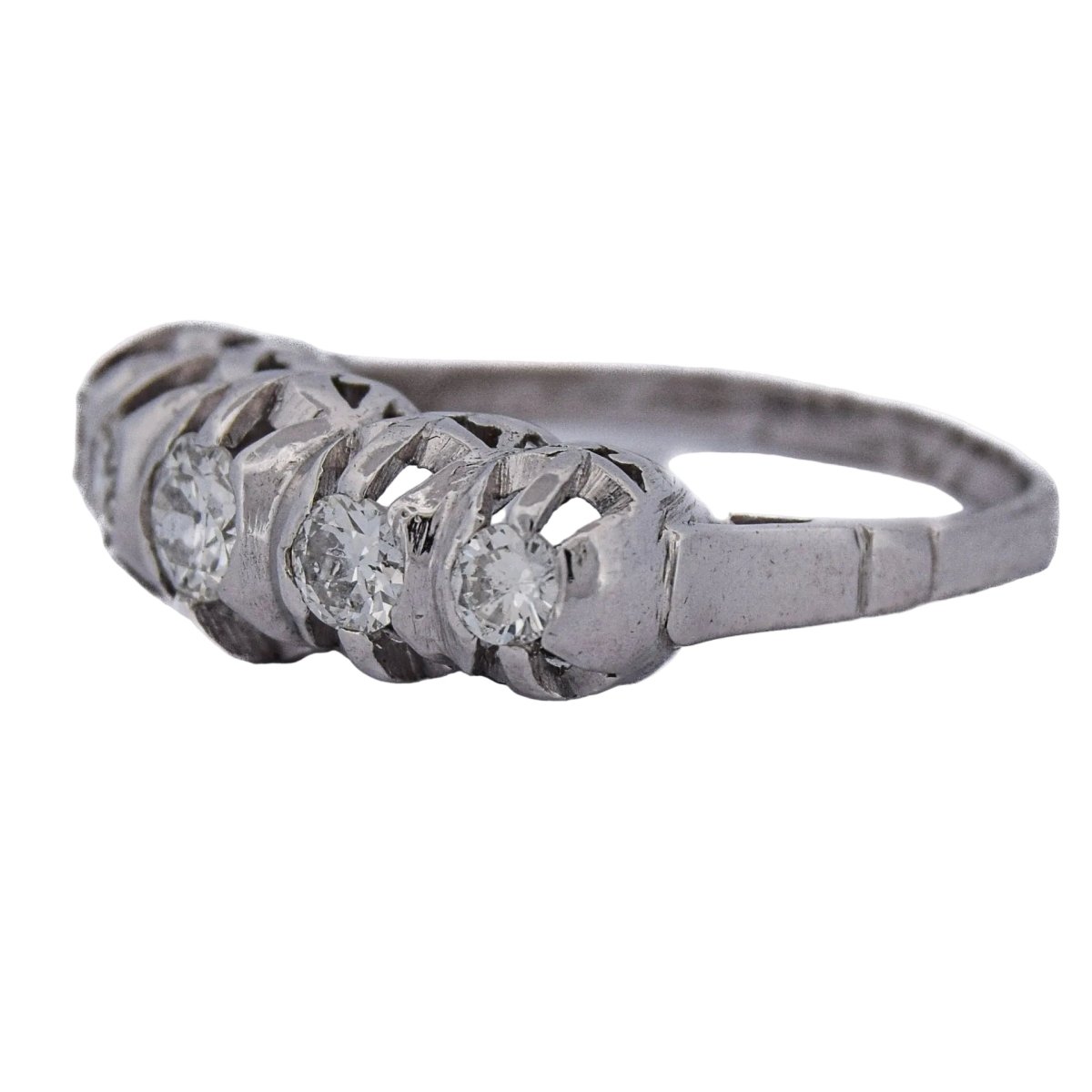 Bague Jarretière en or blanc et diamants - Castafiore