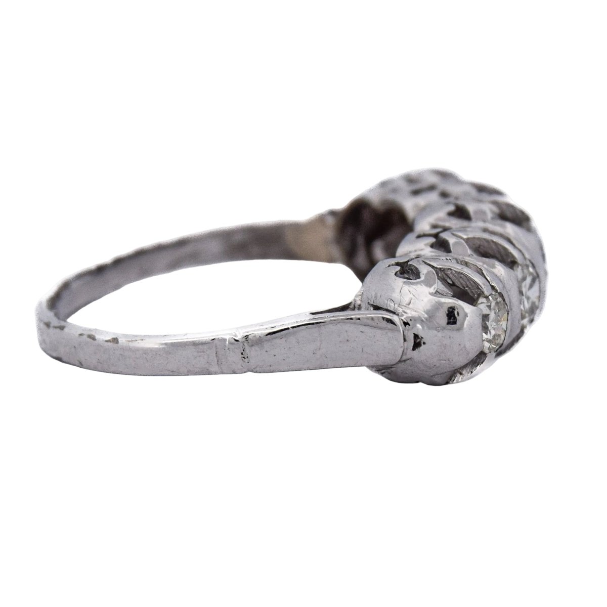 Bague Jarretière en or blanc et diamants - Castafiore