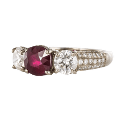 Bague Jarretière en or blanc, rubis et diamants - Castafiore