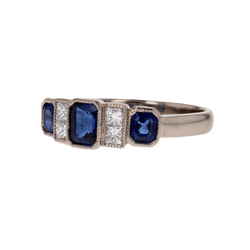 Bague Jarretière en or blanc, saphirs et diamants - Castafiore