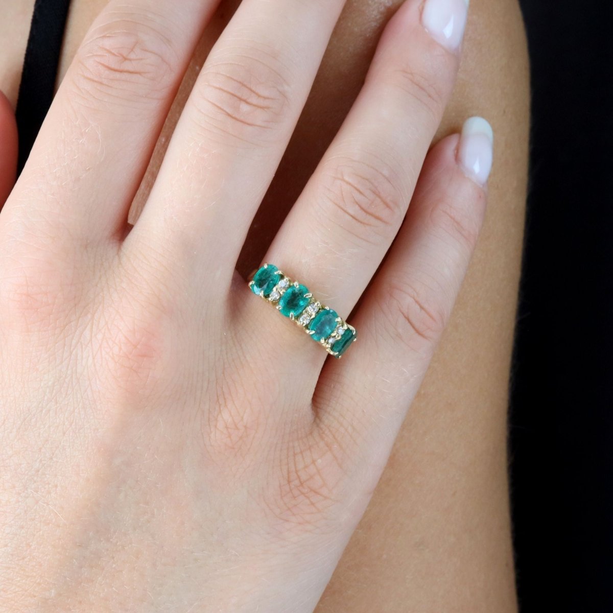 Bague Jarretière en or jaune, émeraudes et diaamnts - Castafiore