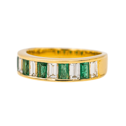 Bague Jarretière en or jaune, émeraudes et diamants - Castafiore