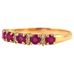 Bague Jarretière en or jaune, rubis et diamants - Castafiore