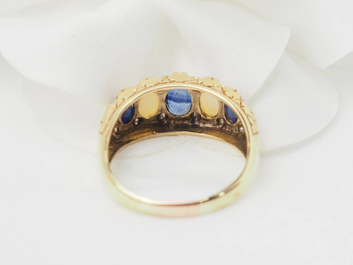 Bague jarretière en or jaune, saphirs et pierres de lune - Castafiore