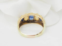 Bague jarretière en or jaune, saphirs et pierres de lune - Castafiore