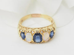 Bague jarretière en or jaune, saphirs et pierres de lune - Castafiore