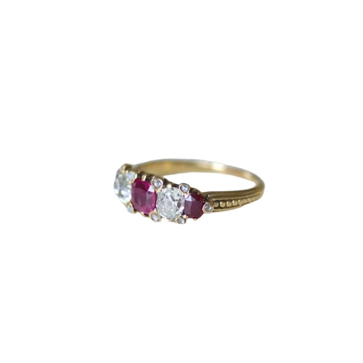 Bague Jarretière en or, rubis et diamants - Castafiore