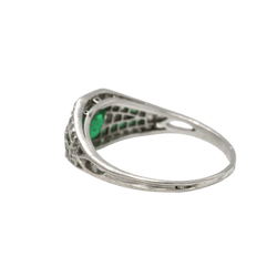 Bague Jarretière en platine, émeraudes et diamants - Castafiore