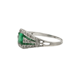 Bague Jarretière en platine, émeraudes et diamants - Castafiore