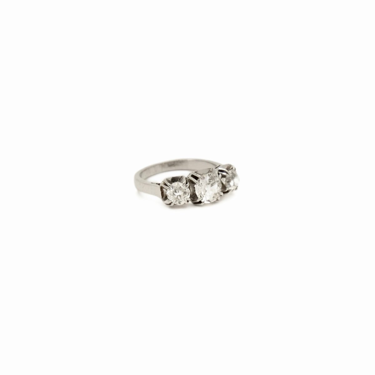 Bague jarretière en platine et diamant - Castafiore