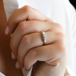 Bague Jarretière en platine et diamant - Castafiore