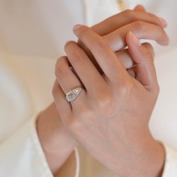 Bague Jarretière en platine et diamants - Castafiore