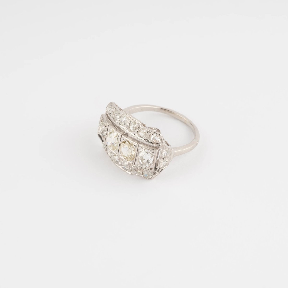 Bague jarretière en platine et diamants - Castafiore