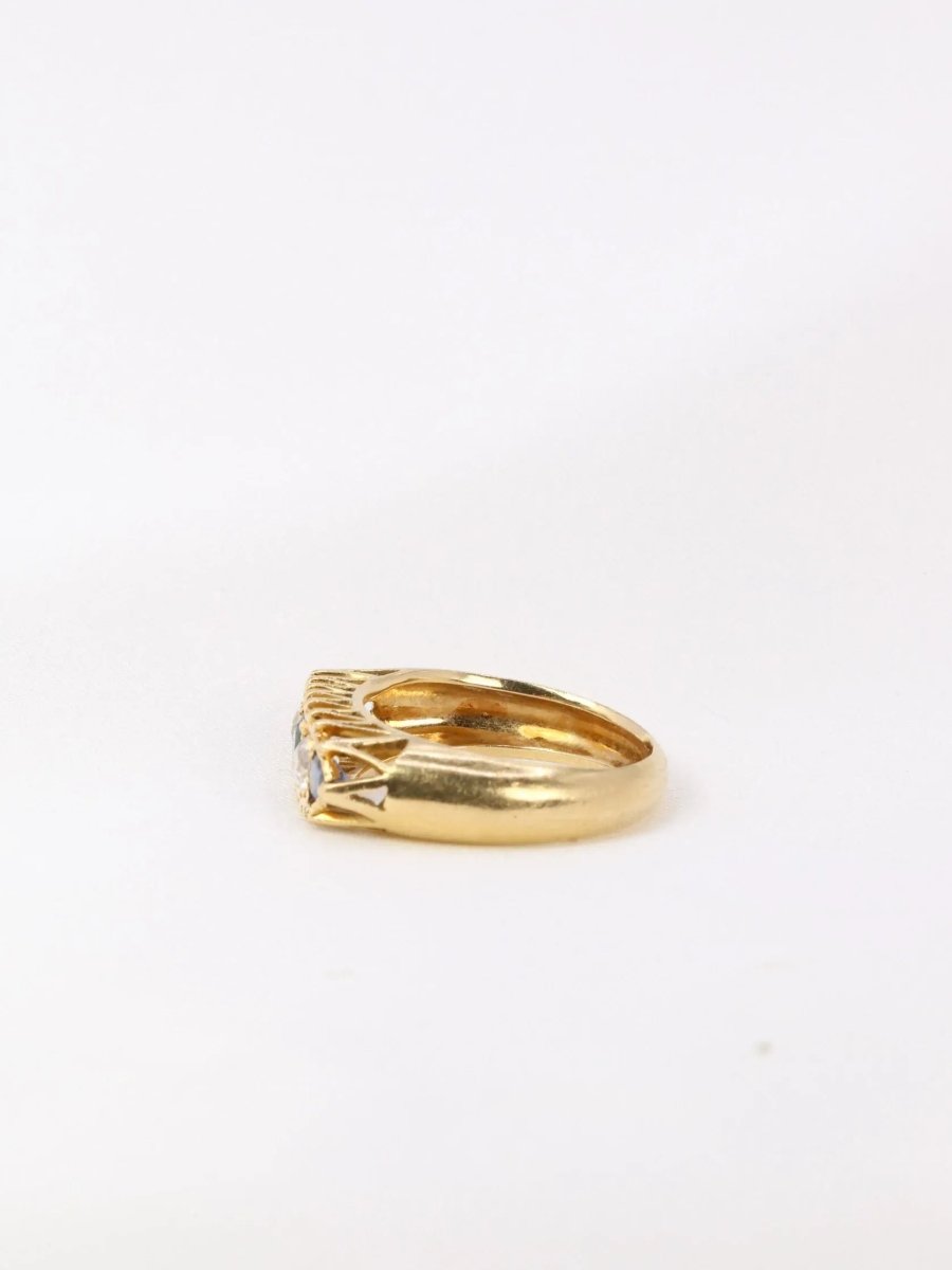 Bague jarretière or jaune saphirs diamants taille ancienne - Castafiore