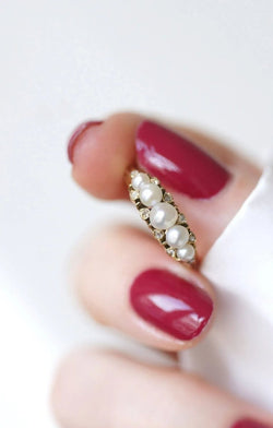 Bague jarretière perles et diamants - Castafiore