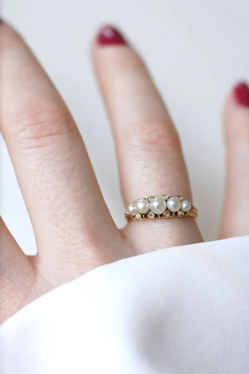 Bague jarretière perles et diamants - Castafiore