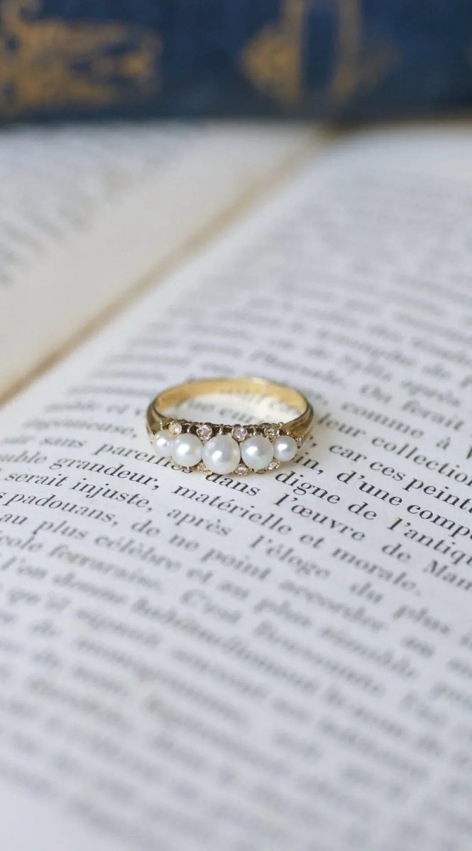 Bague jarretière perles et diamants - Castafiore