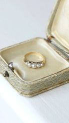 Bague jarretière perles et diamants - Castafiore