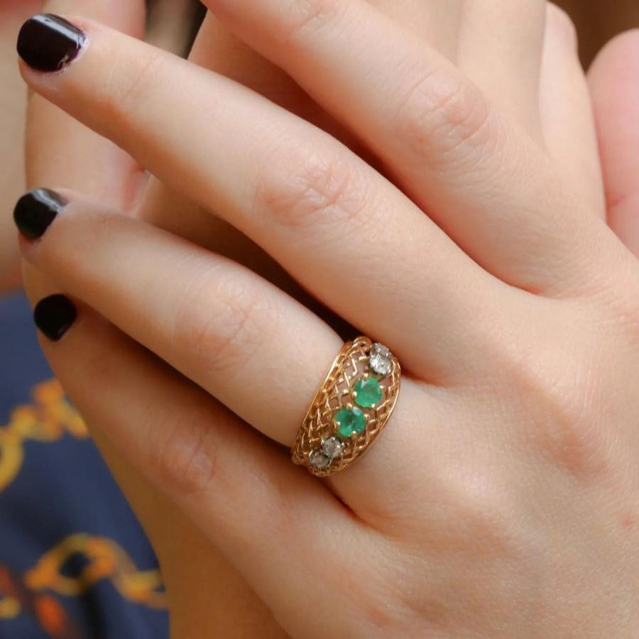 Bague jarretière vintage en or, émeraudes et diamants - Castafiore