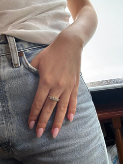 Bague jarretière XIXe siècle or jaune 750 diamants taille anciennes - Castafiore