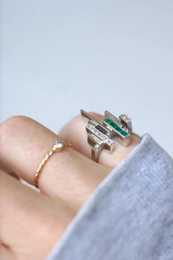 Bague Jean Vendôme Diamants et Emeraudes sur Or Blanc - Castafiore