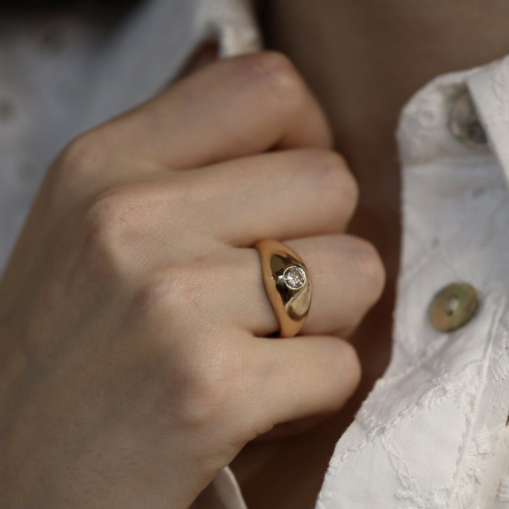 Bague Jonc Anglais en or jaune 18 Cts avec un diamant de 0,25 Cts taille brillant G - VS. Taille 54 - Castafiore