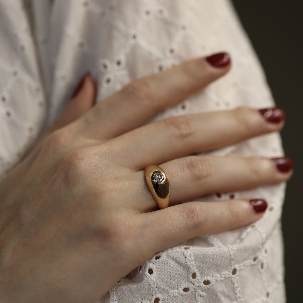 Bague Jonc Anglais en or jaune 18 Cts avec un diamant de 0,25 Cts taille brillant G - VS. Taille 54 - Castafiore