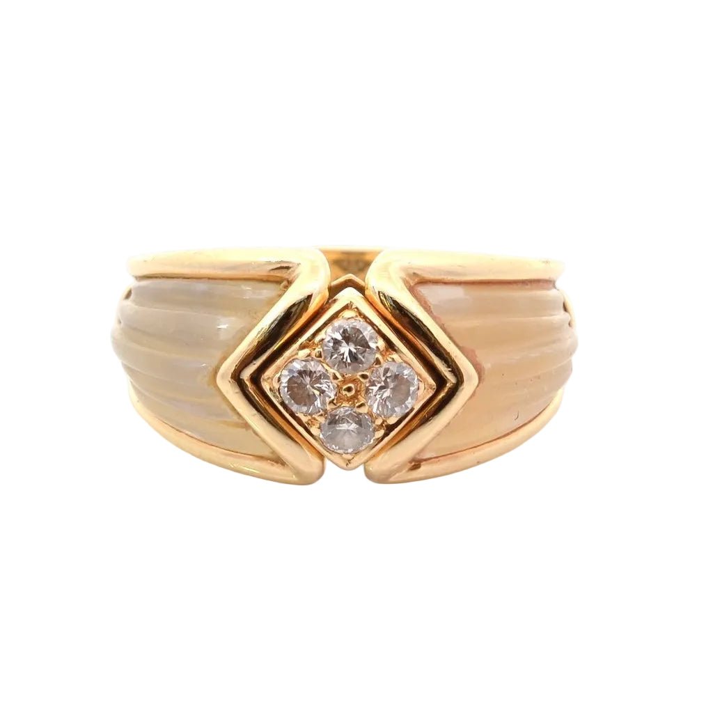 Ring signed Boucheron diamonds in gold