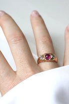 Bague Jonc Ciselé Rubis Birman et Diamants Or Rose - Castafiore