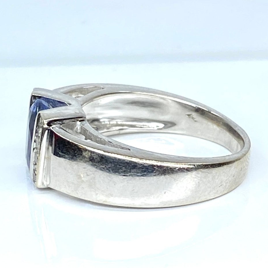 Bague jonc en or blanc 18 carats, saphir et diamants - Castafiore