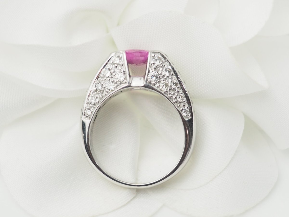 Bague jonc en or blanc, saphir rose et diamants - Castafiore