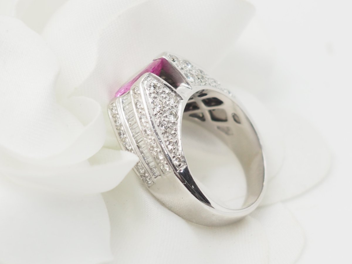 Bague jonc en or blanc, saphir rose et diamants - Castafiore