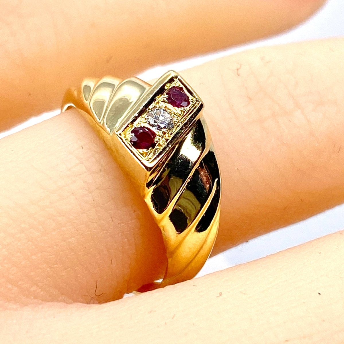 Bague Jonc en or jaune, diamants et rubis - Castafiore